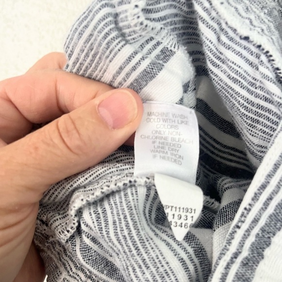 J. Jill Love Linen/ Cotton blend Striped Shorts - Gray and White - Picture 7 of 9